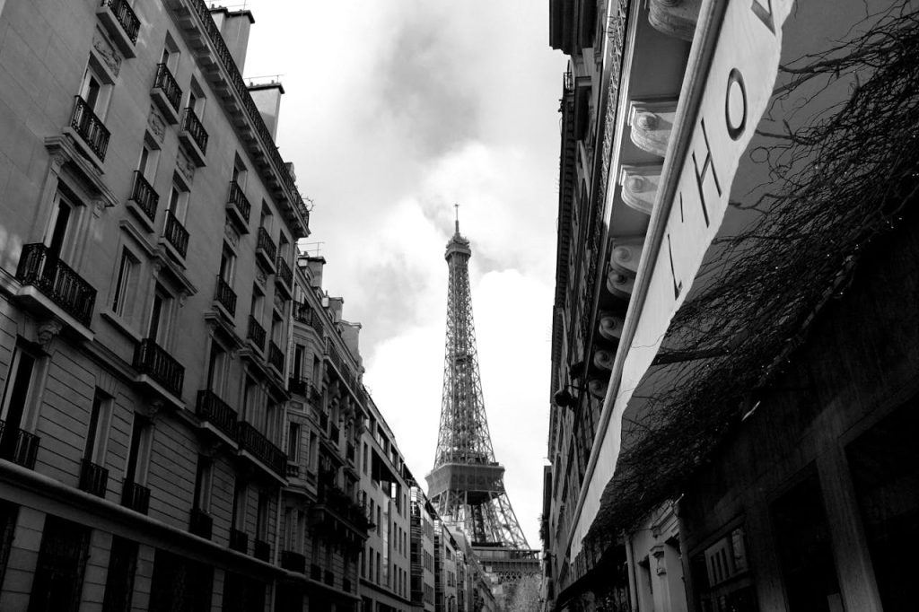 Bonjour Paris! Essential Travel Tips for the City of Love Bonjour Paris
