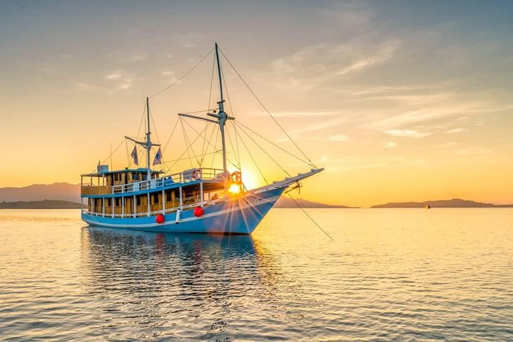 Komodo Island Boat Tour
