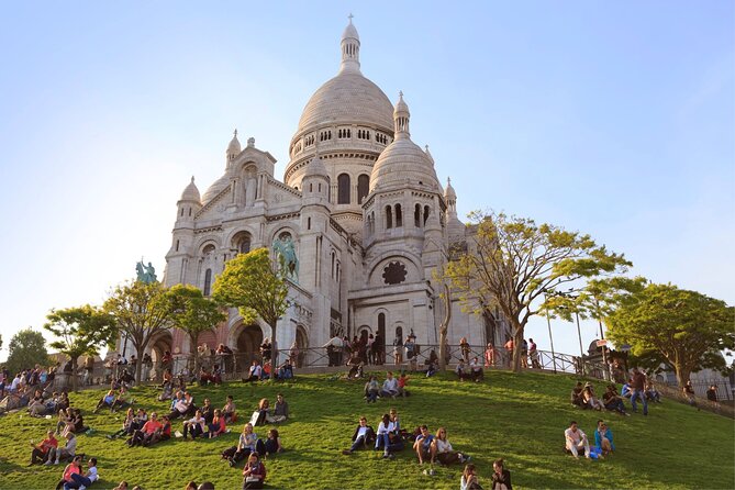Walk through Montmartre and Sacré-Cœur